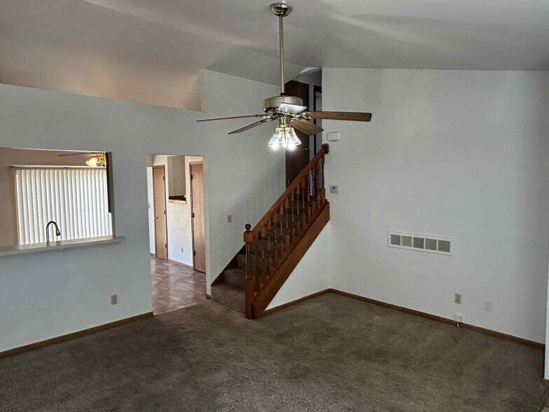 Building Photo - 432 Omar Ct