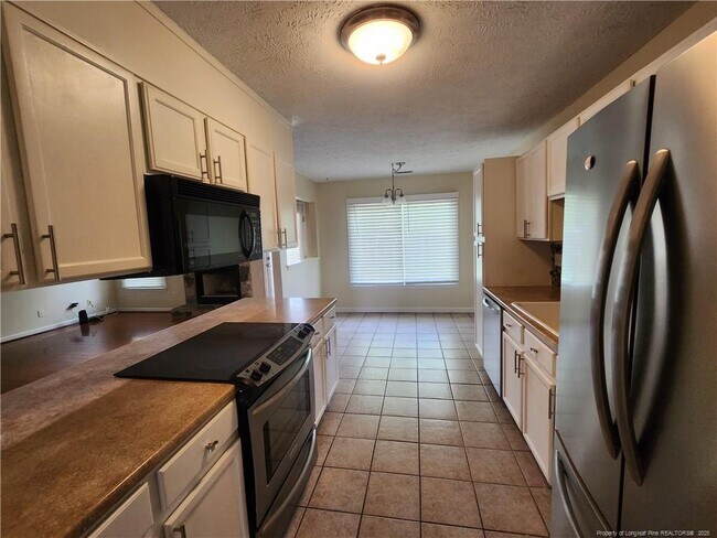 Building Photo - 417 Sparrow Dr