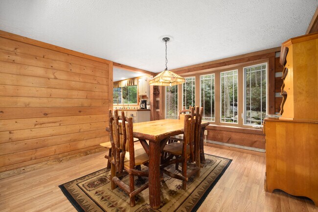 Building Photo - 202 Blue Grass Rd