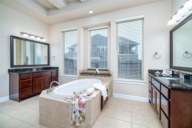 Building Photo - 16406 Baston Creek Dr