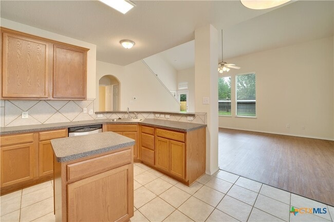 Building Photo - 121 Park Ln