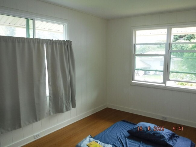Building Photo - At Home in Manoa 2/1/1