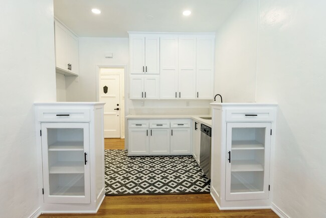 Interior Photo - 147 North Hamilton Drive