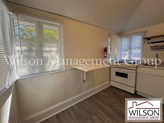 Building Photo - 516 E Anderson St