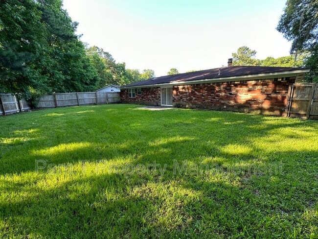 Building Photo - 61 Dove Ct