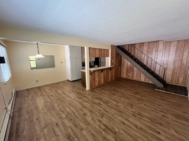 Building Photo - Two Bedroom Townhome near Sparks Marina