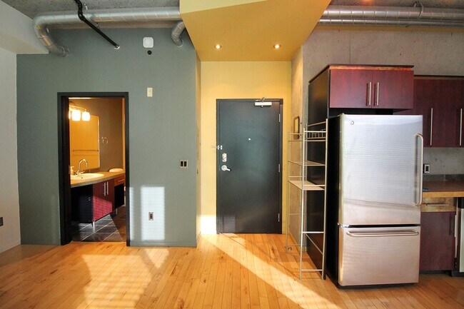 Building Photo - Stylish and Sleek Loft at the Mosaic in Do...