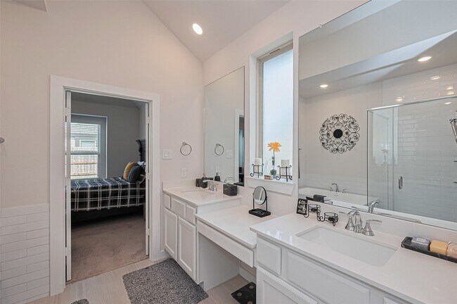 Building Photo - 4910 Tan Briar Dr