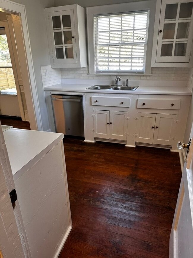 Building Photo - East Nashville 4 Bedroom