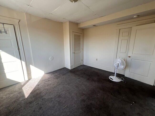 Building Photo - 105 E Meyers St