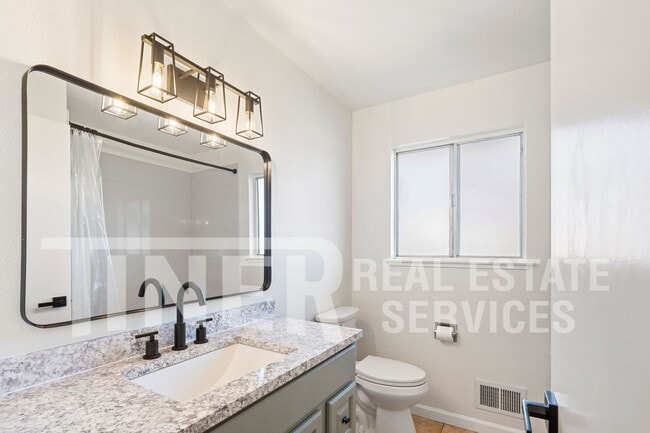 Building Photo - 1302 Silver Oak Wy