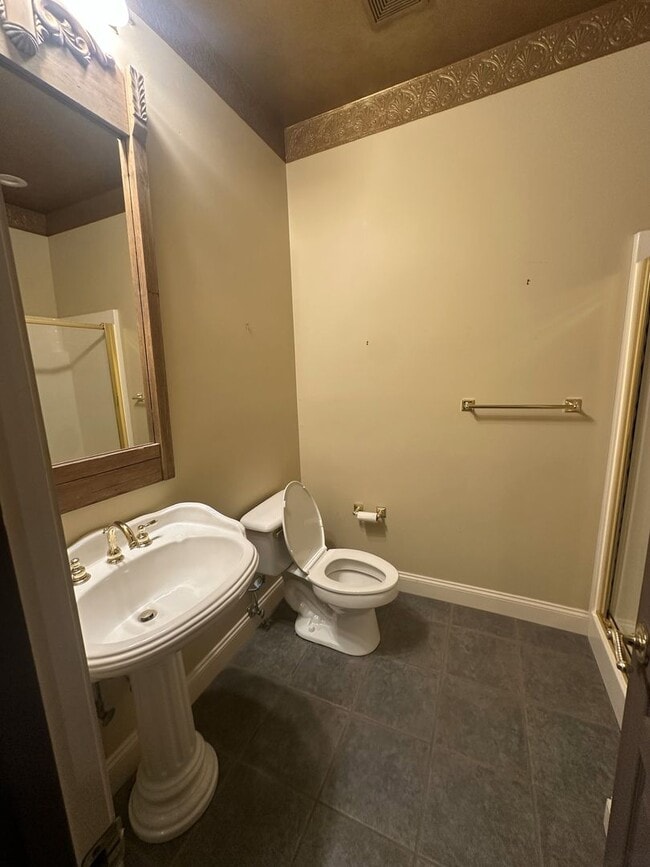 Building Photo - 105 Broadfoot Cir