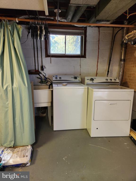 Building Photo - 3817 Birchview Ave