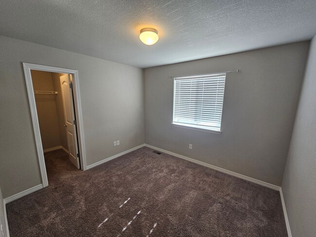 Building Photo - 3 Bed 3 bath house in Lorson Ranch!