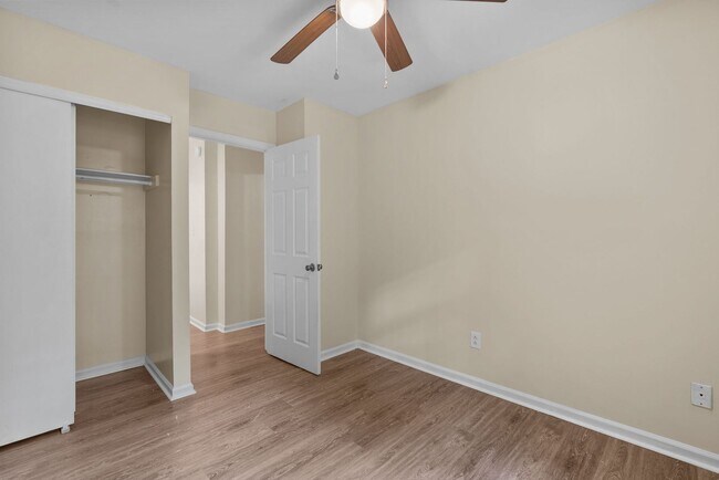 Building Photo - Charming 3-Bedroom Townhome in Virginia Beach.