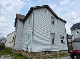 Building Photo - 497 Sumner St