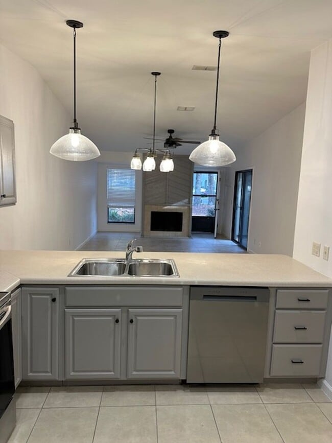 Building Photo - Woodlake Villa - 2 Bedroom/2 Bathroom