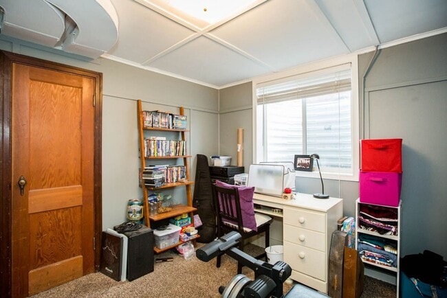 Building Photo - $3,000 - 4 bed / 2 bath Centrally Located Single Family Home in Missoula