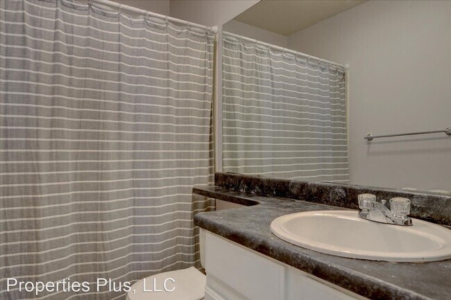 Building Photo - 2 br, 2.5 bath House - 6590 W 84th Circle ...