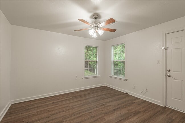 Building Photo - 1015 Avenue J