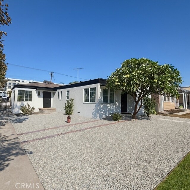 Primary Photo - 3043 S Bronson Ave