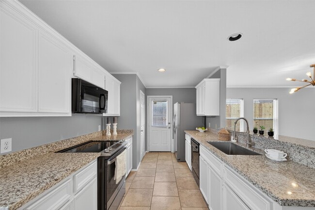 Building Photo - 6915 Woodridge Row Dr