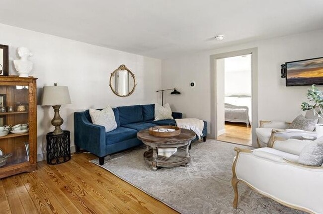 Building Photo - 10 Greenwood St