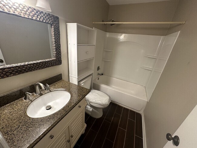 Building Photo - Townhouse for Rent