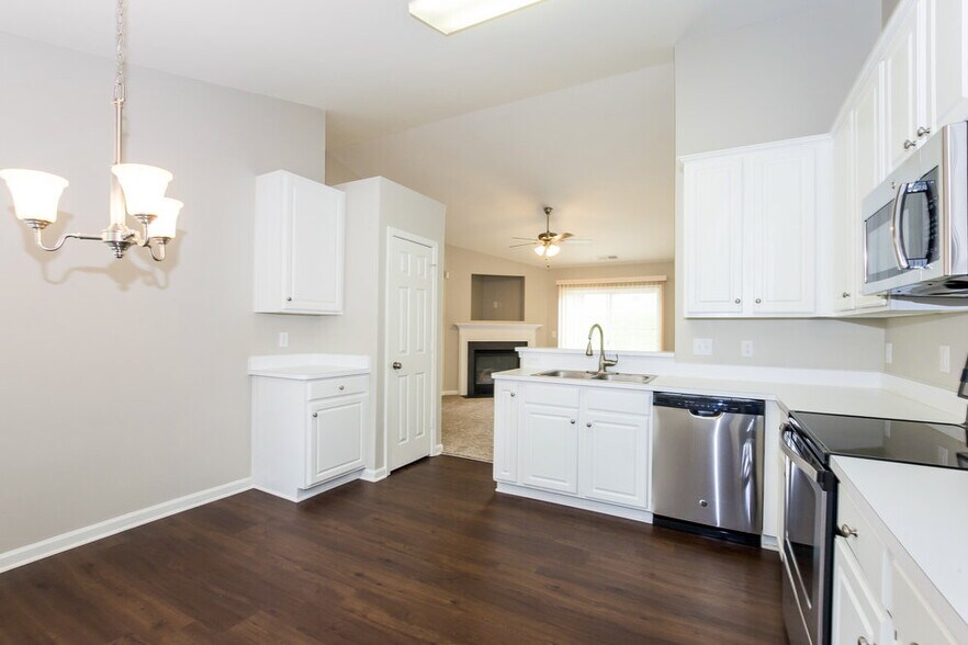 Building Photo - 9109 Munsing Dr