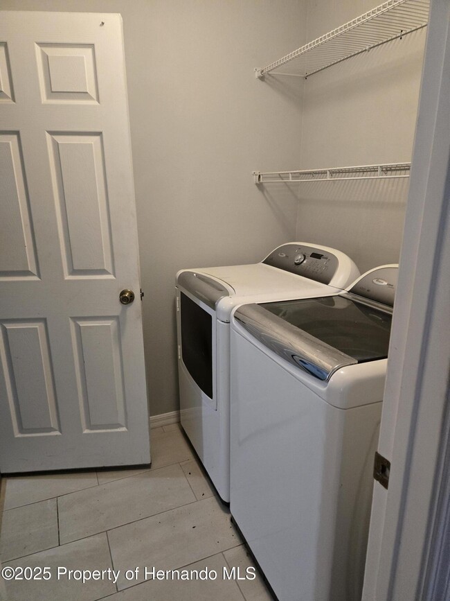 Building Photo - 1330 Clovis Ln