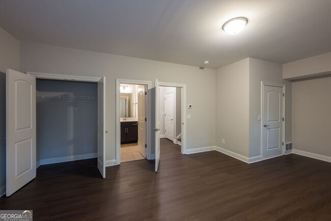 Building Photo - 921 Hickory Leaf Ct SE