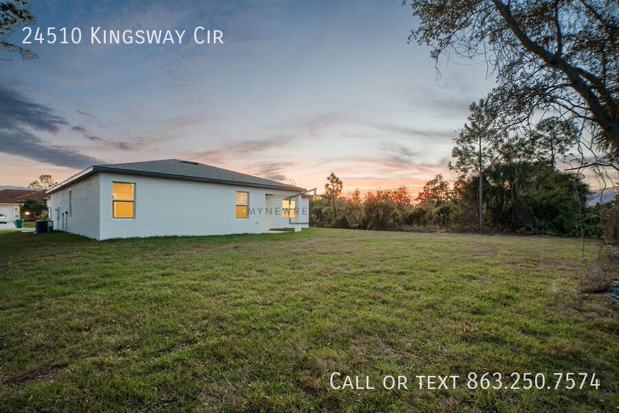 Building Photo - 24510 SW Kingsway Cir