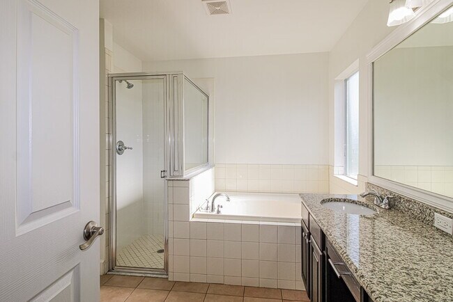 Building Photo - 5235 Greystone Dr