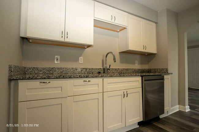 Building Photo - 28253 Schram St