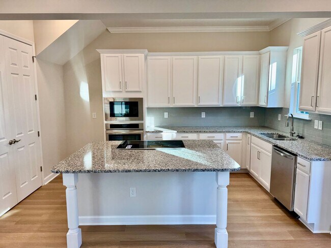 Building Photo - Discover Coastal Living at Its Finest in Marketview, Market Common – Now Leasing!