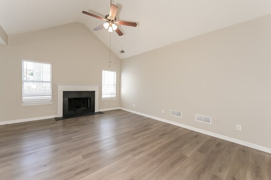 Building Photo - 2167 Mulberry Ln