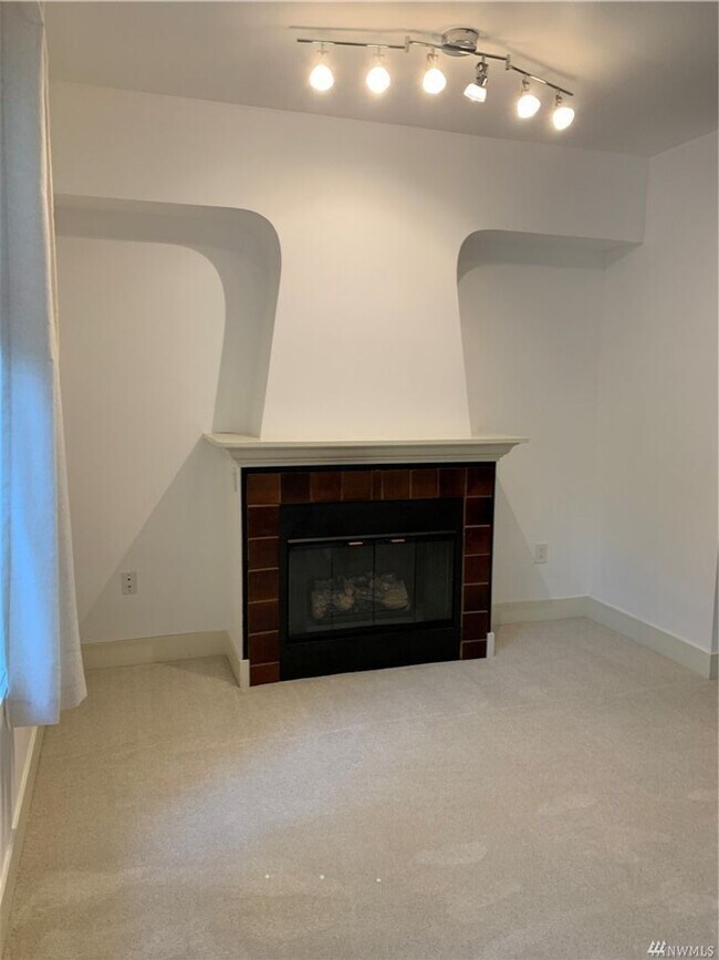 Building Photo - 2Bd/2.25Ba Redmond Townhouse