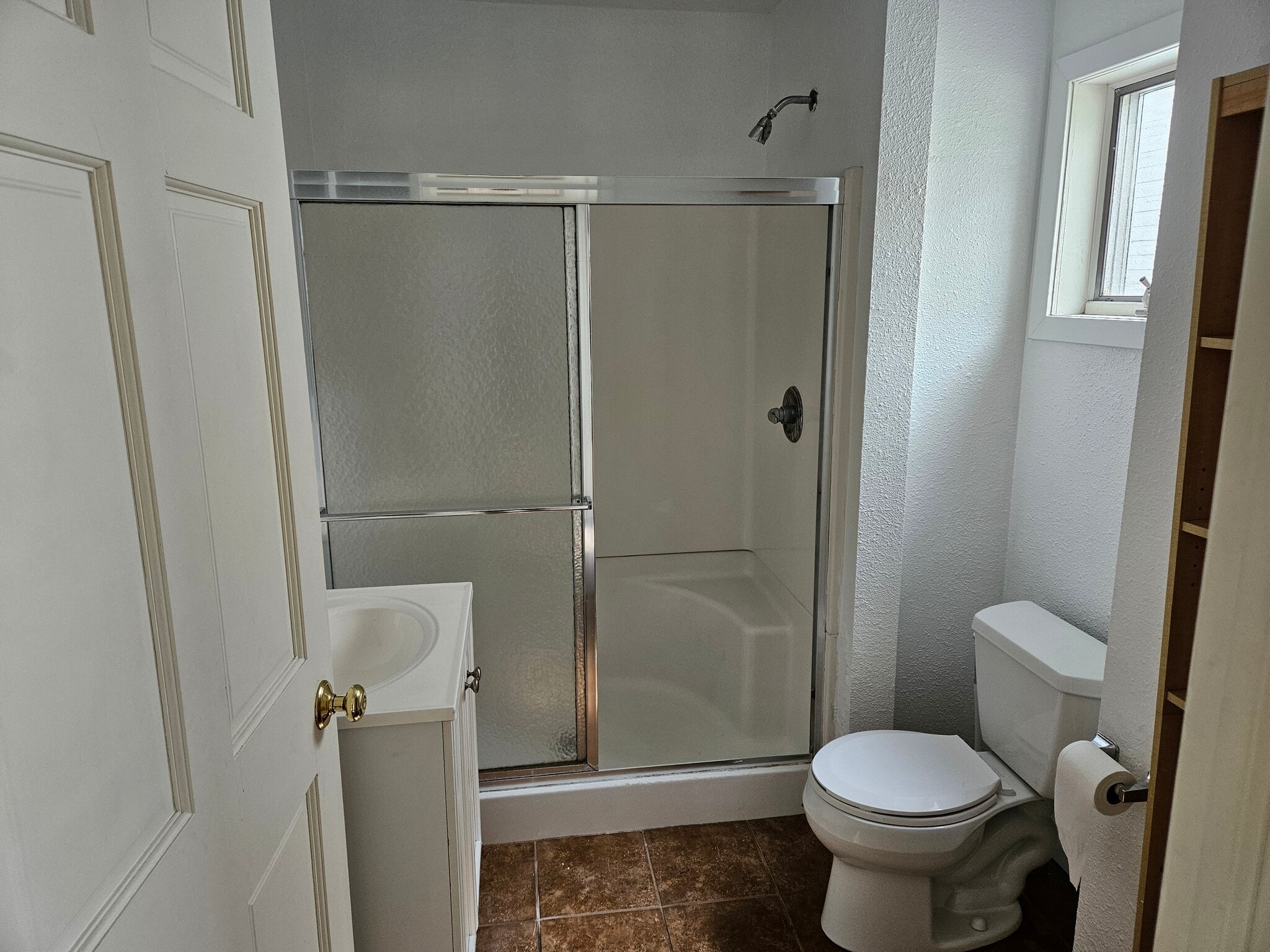 Bathroom - 915 W Highland St