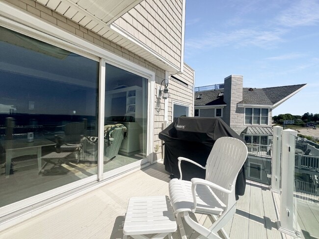 Building Photo - WINTER RENTAL Beach-front condo September ...