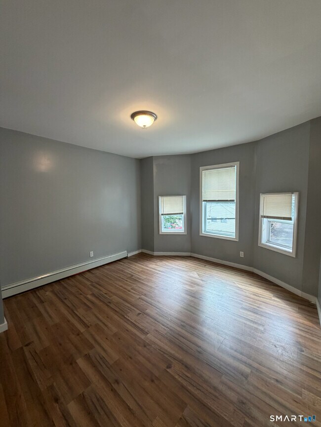 Building Photo - 589 Winchester Ave