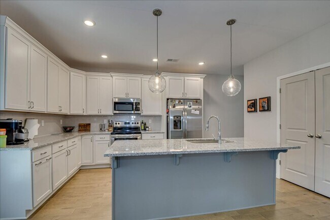 Building Photo - 211 Palisade Rdg