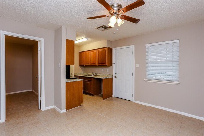 Building Photo - 14039 Eagle Pass St