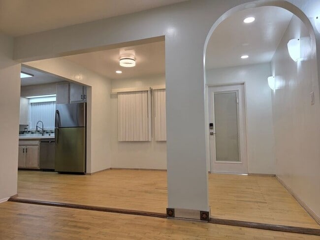 Building Photo - 1616 S Tremont St