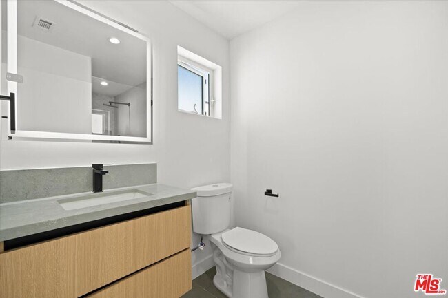 Building Photo - 841 N McCadden Pl