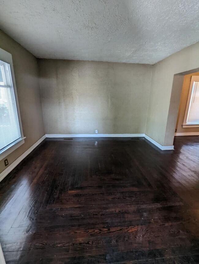 Building Photo - Charming 4-Bedroom Home Near Downtown & Kellogg