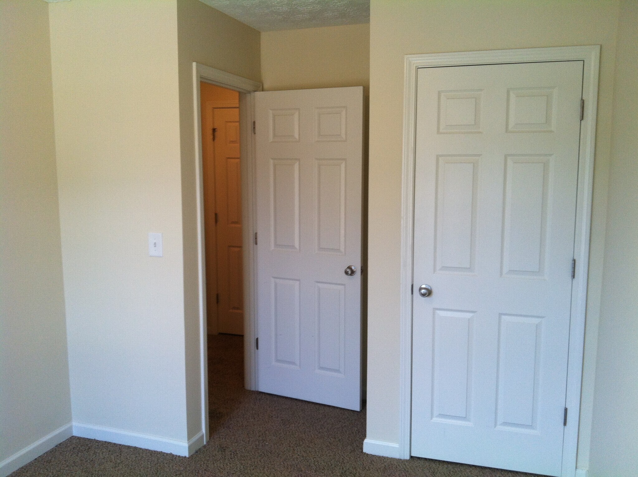 Building Photo - 7160 Grosbeak St