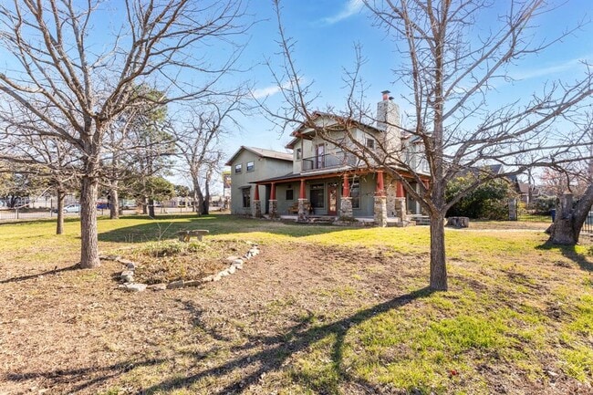 Building Photo - 2203 Lindell Ave