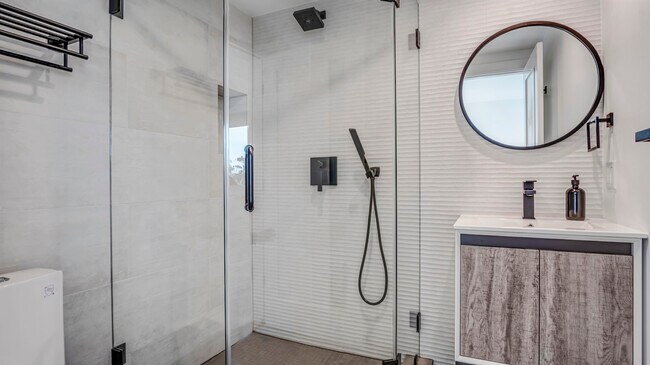 Master bathroom - 3154 Curts Ave