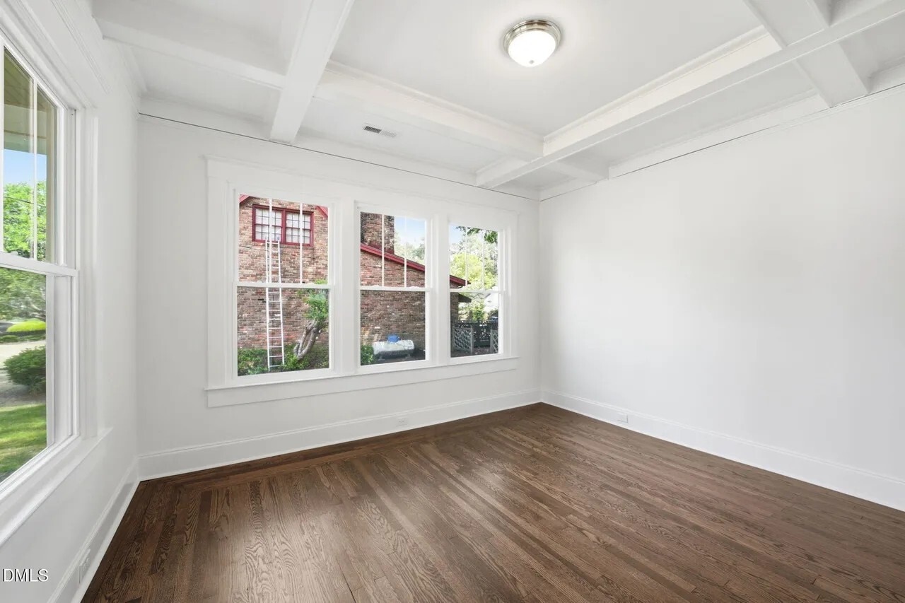 Building Photo - 611 W Pearsall St