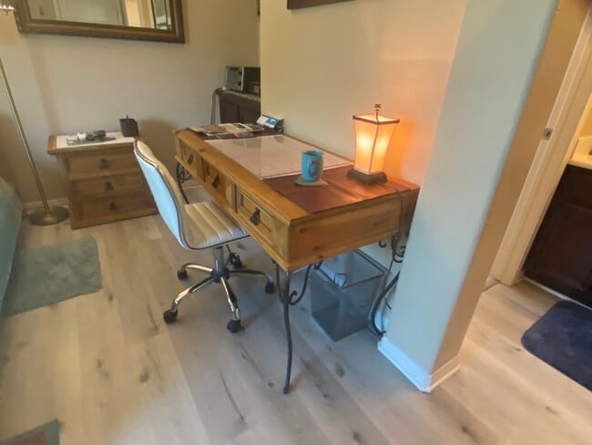 New Desk & Chair - 835 Alta Rdg